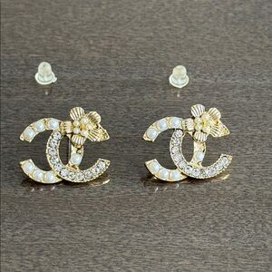 Earring for women beautiful Chanel style
